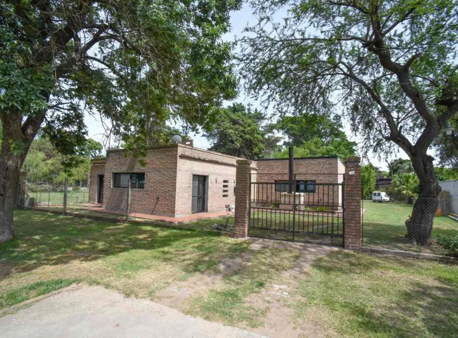 ZONA EL MATE: CASA DE 3 DORMITORIOS CON PILETA 2