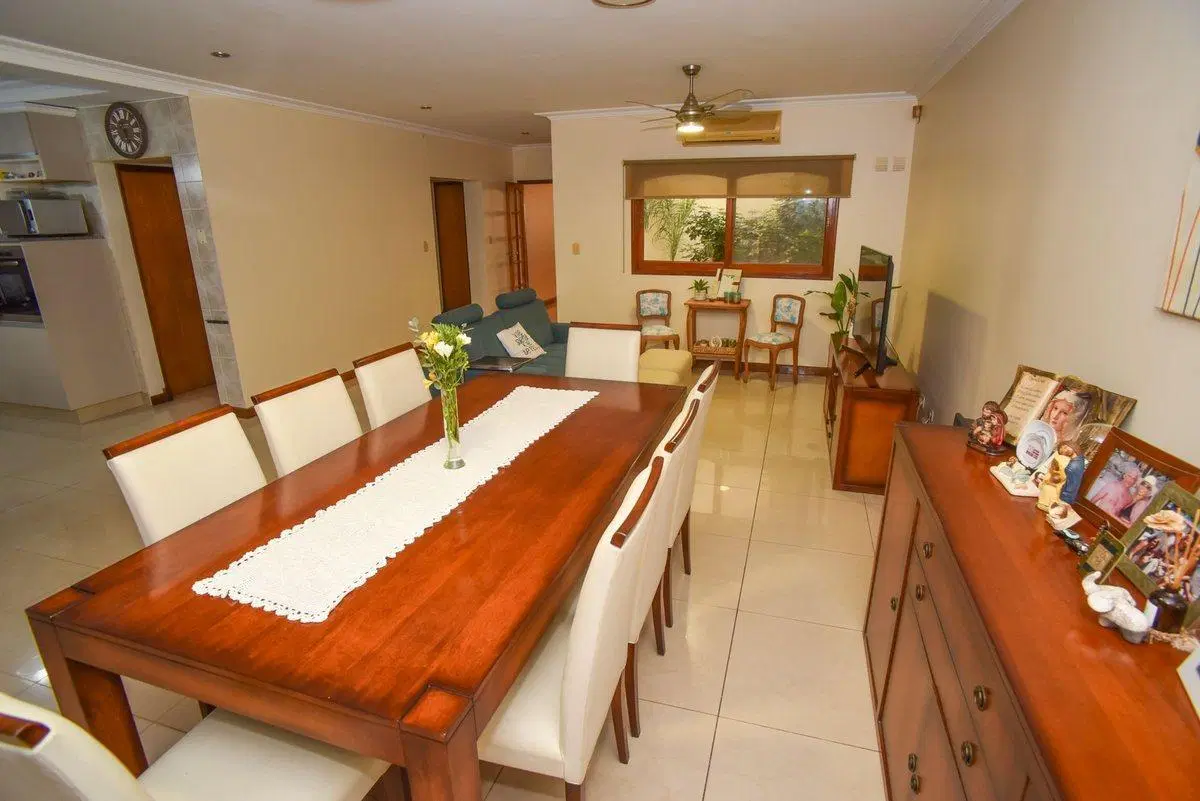 CASA FUNCIONAL CON 4 DORMI CON COCH PASANTE Y PILE 8