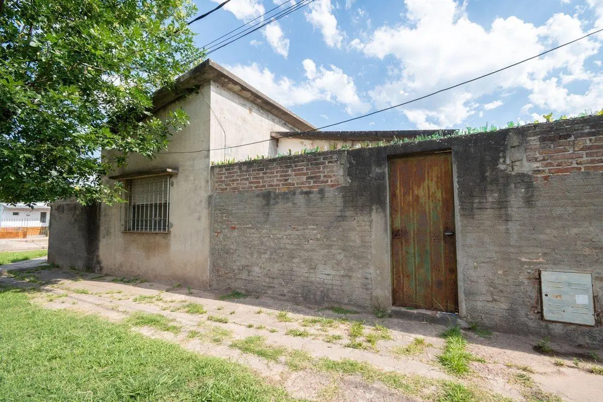 CASA EN SANTO TOME DE 3 DORMITORIOS Y PATIO 5