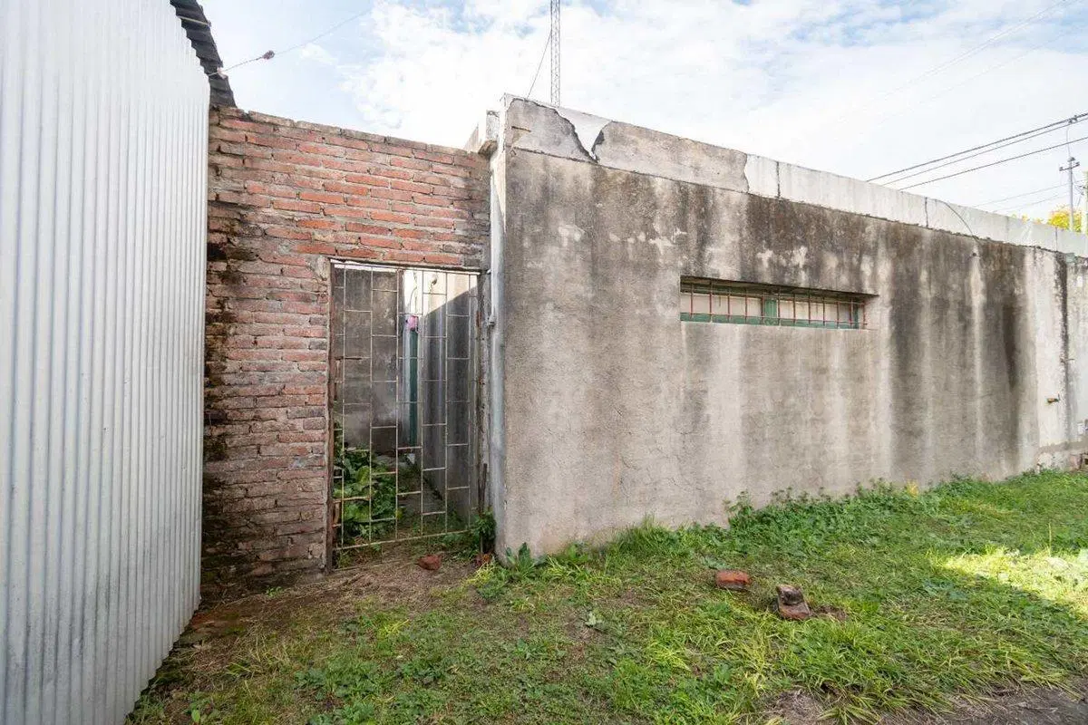 VENTA LOCAL/OFICINA A REFACCIONAR CON GALPON 4