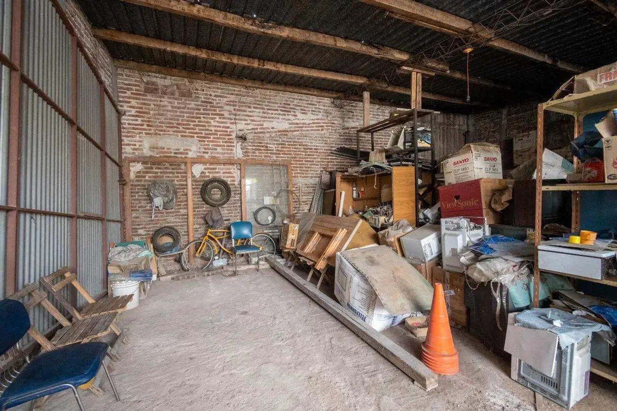 VENTA LOCAL/OFICINA A REFACCIONAR CON GALPON 5