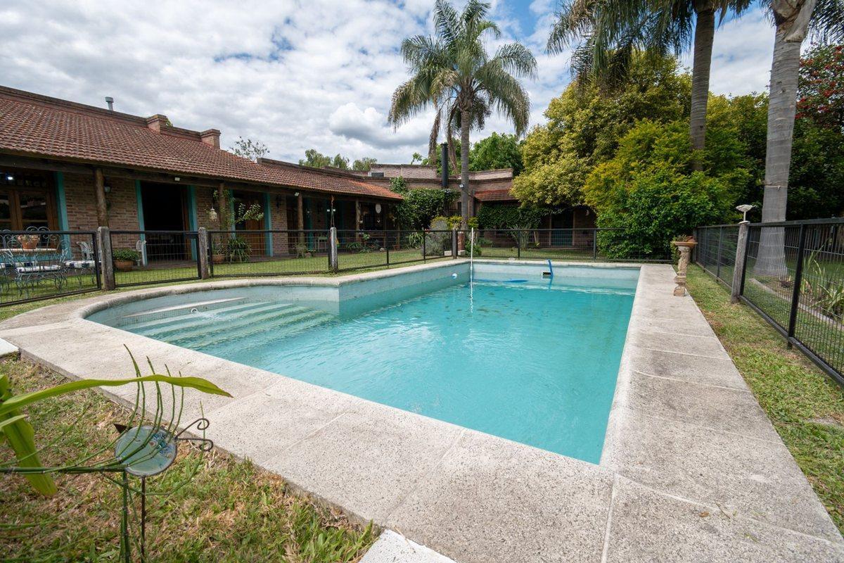 Foto de Casa Quinta con Pileta en Colastiné Norte - 1319m2, imagen 2