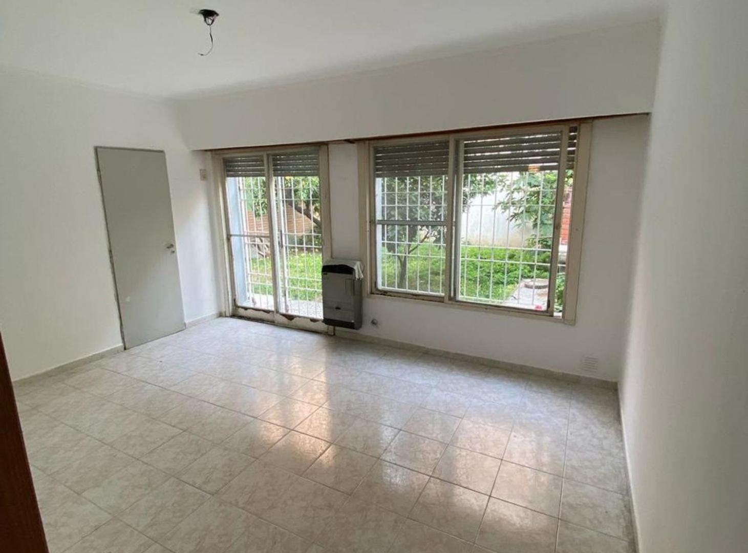 Foto de SE VENDE CASA EN GUADALUPE, 2 DORM + PATIO, imagen 1