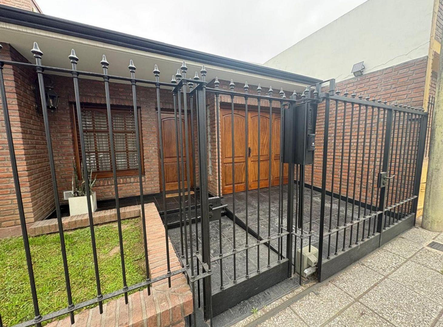 Foto de VENTA HERMOSA CASA 3 DORM + COCH Y PATIO/GUADALUPE, imagen 4