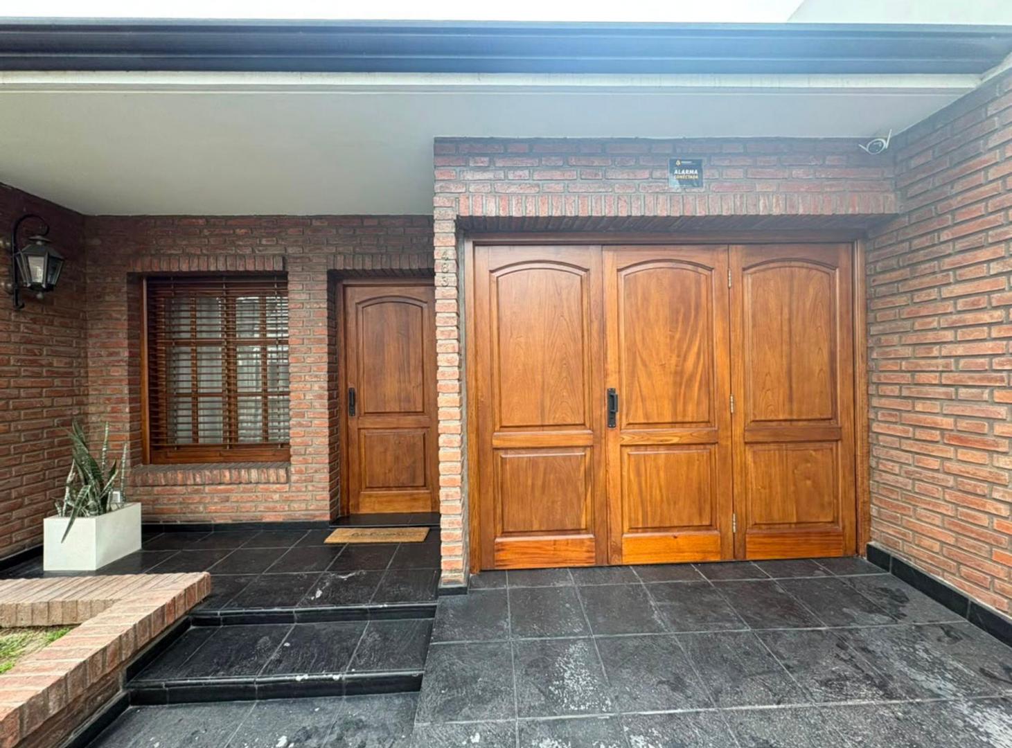 Foto de VENTA HERMOSA CASA 3 DORM + COCH Y PATIO/GUADALUPE, imagen 3