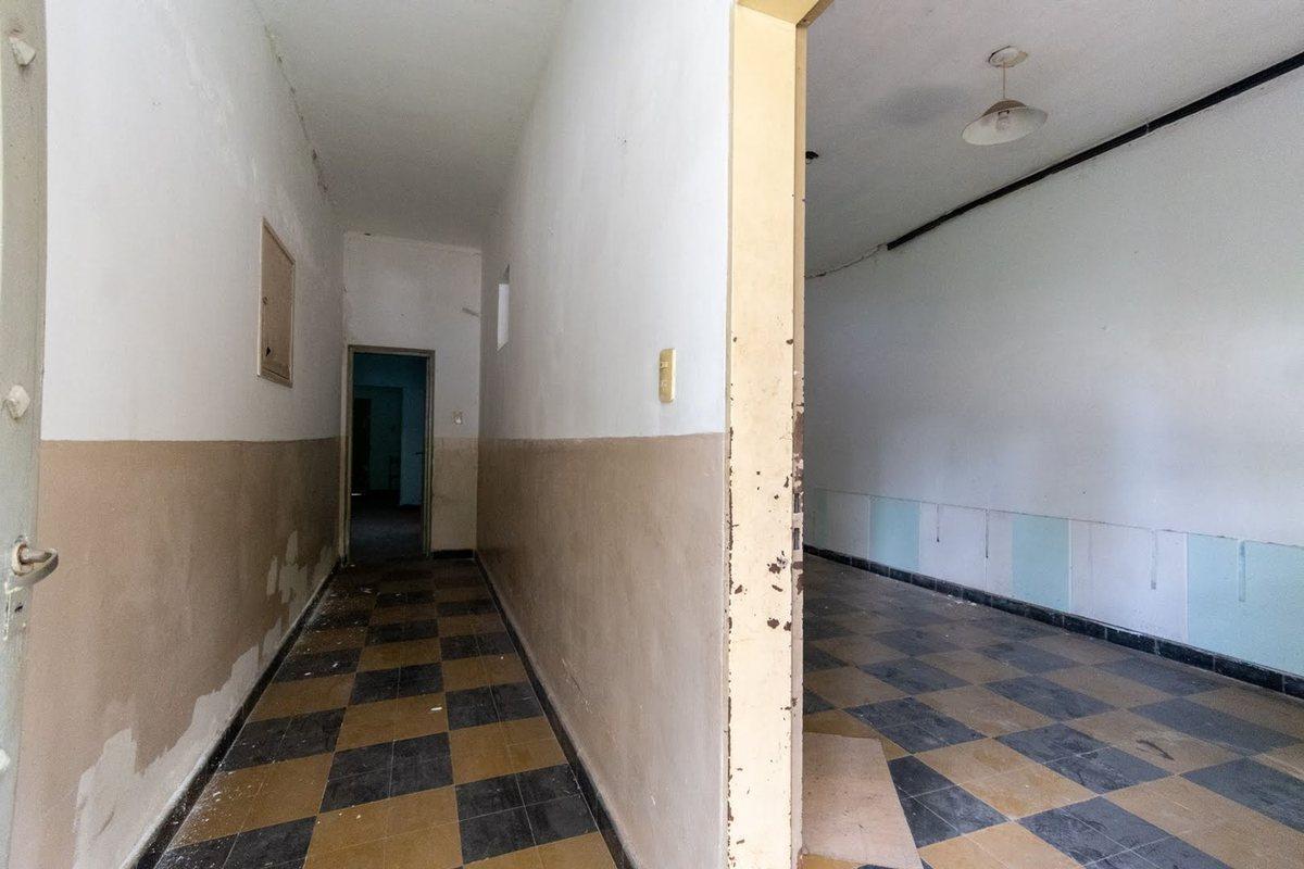 Foto de Venta casa a refaccionar sobre Av Galicia, imagen 5