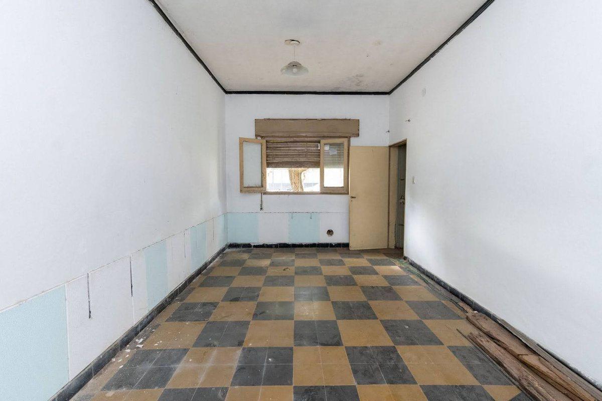 Foto de Venta casa a refaccionar sobre Av Galicia, imagen 1