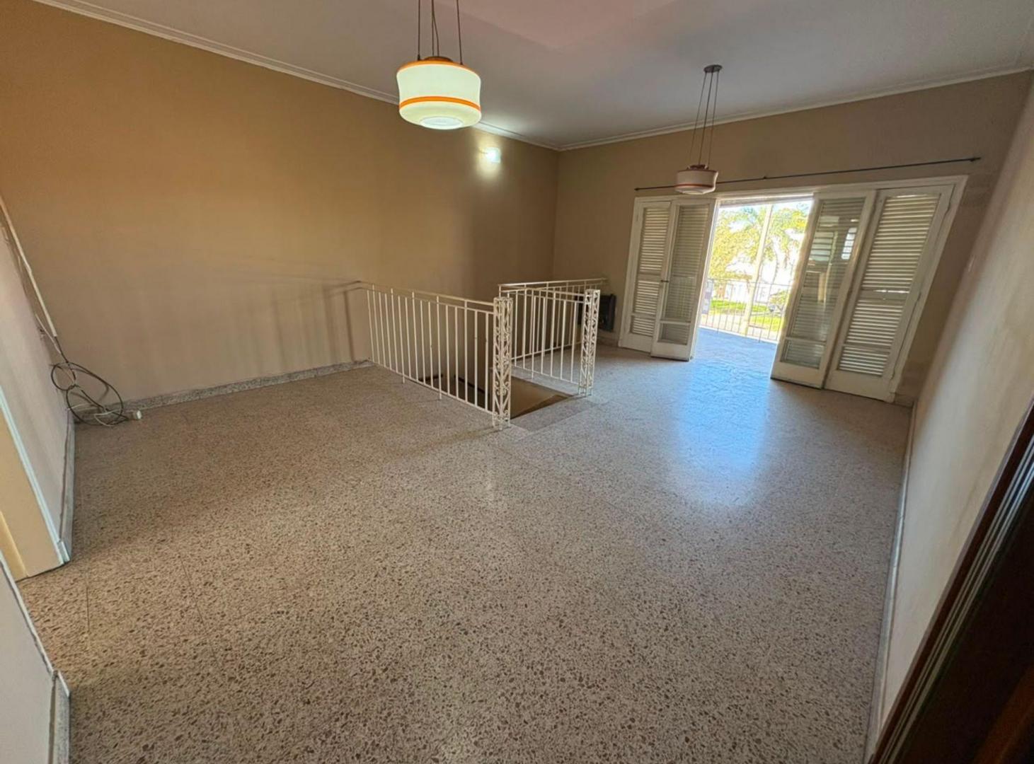 Foto de VENTA CASA EN PLANTA ALTA + LOCAL SOBRE A.GRAL PAZ, imagen 5