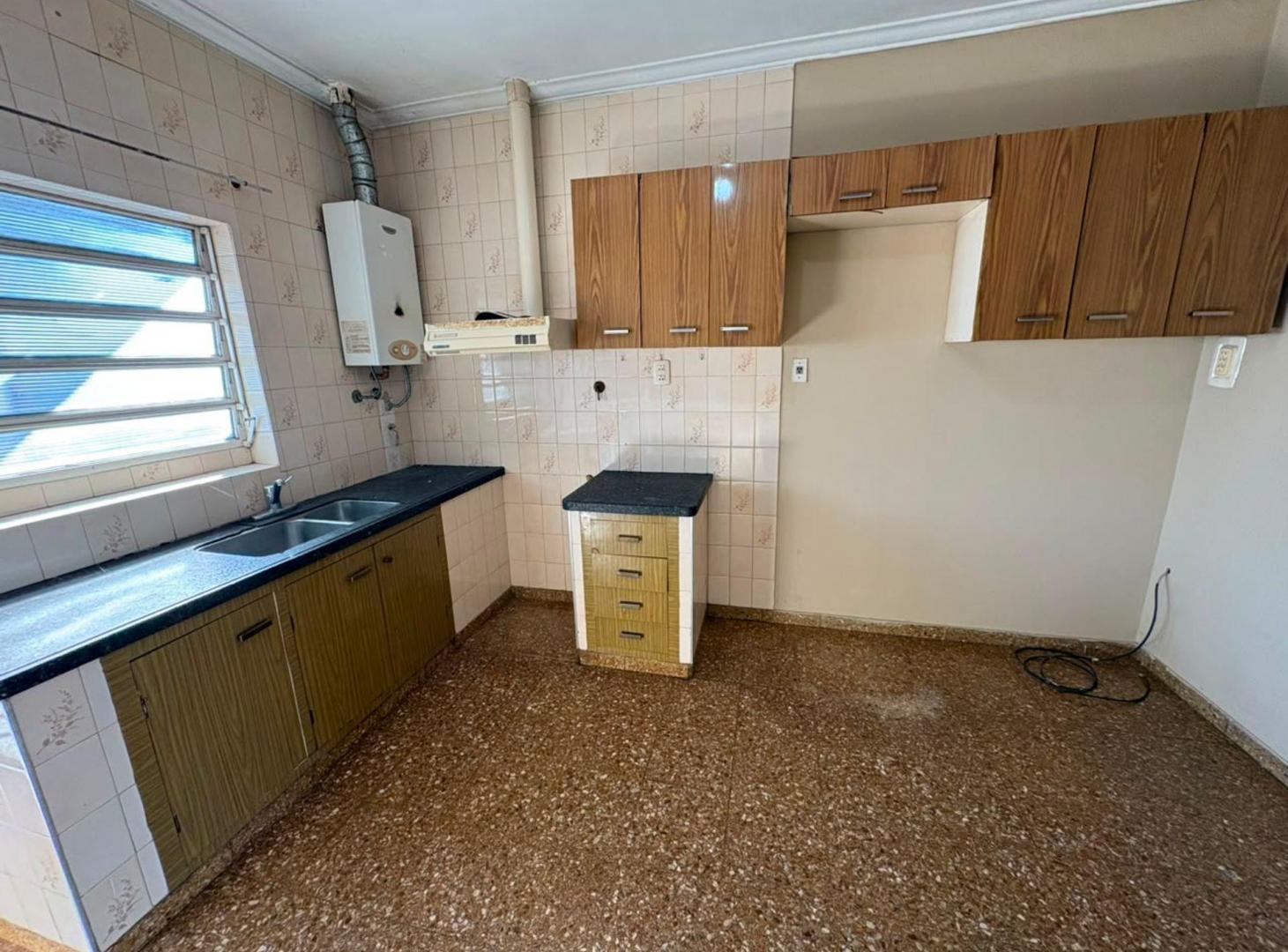 Foto de VENTA CASA EN PLANTA ALTA + LOCAL SOBRE A.GRAL PAZ, imagen 2