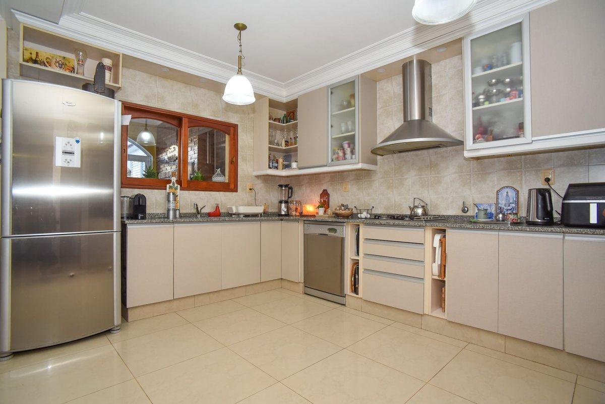 Foto de CASA FUNCIONAL CON 4 DORMI CON COCH PASANTE Y PILE, imagen 4