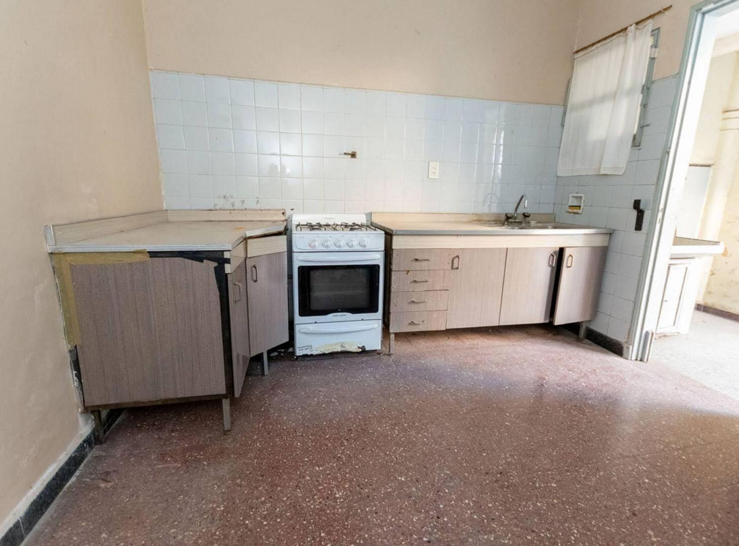 Foto de Casa al frente B° Candioti Sur, a Refaccionar., imagen 3