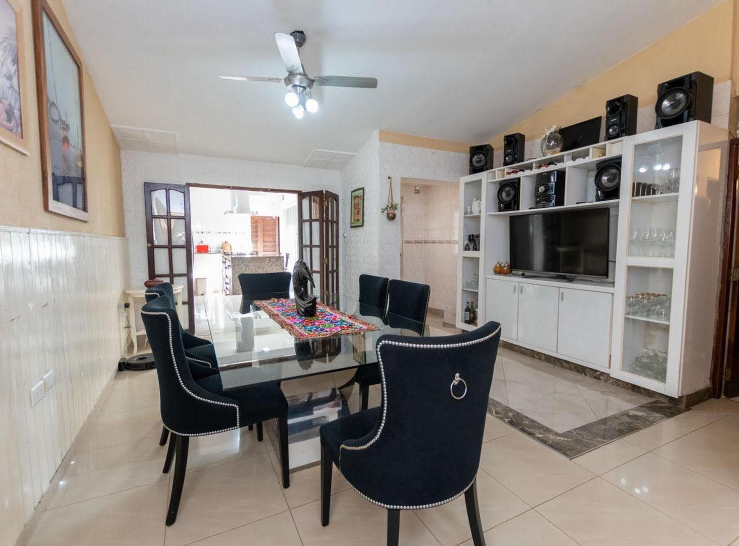 Foto de Excelente Casa a metros de Av. Blas Parera, imagen 5