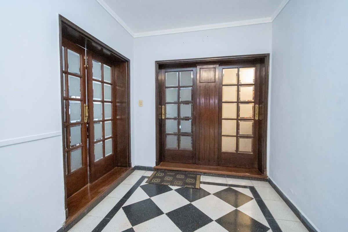 Foto de CASA DE CATEGORÍA SOBRE AV. GRAL LOPEZ, imagen 2