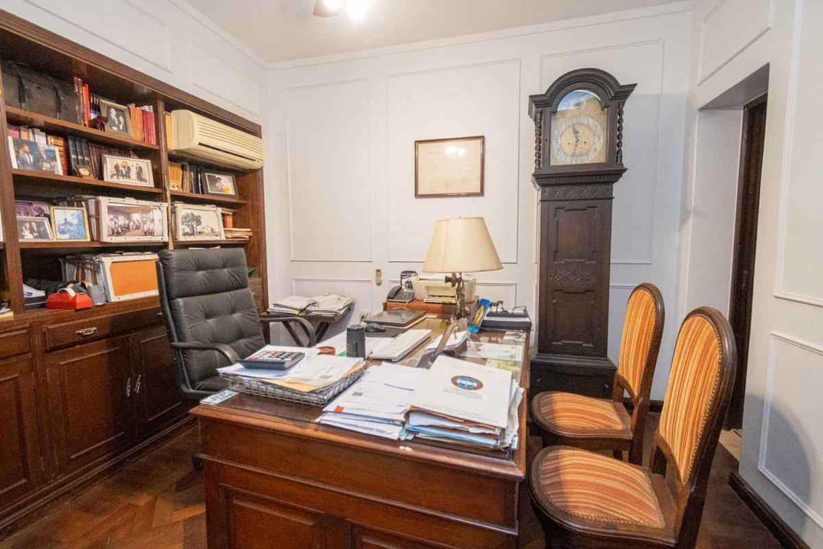 Foto de CASA DE CATEGORÍA SOBRE AV. GRAL LOPEZ, imagen 1