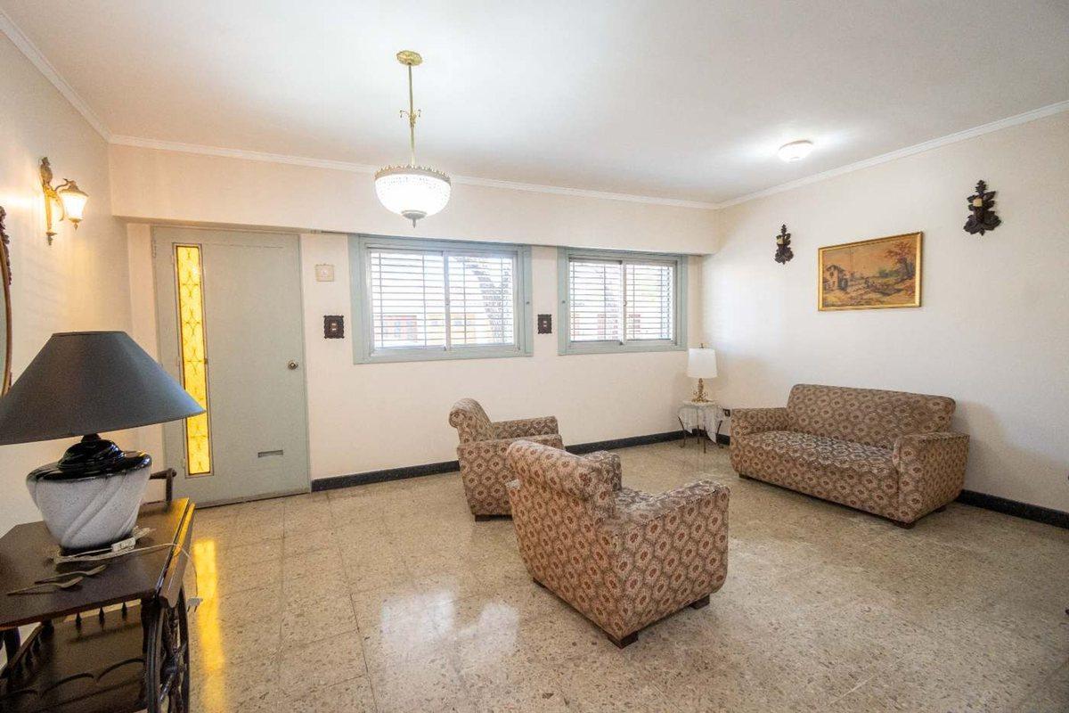 Foto de Casa de 4 dorm con cochera a mts de la Legislatura, imagen 3