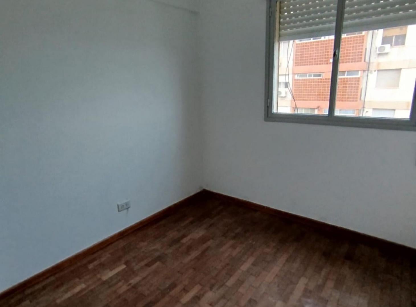 Foto de Dpto renovado amplias dimensiones 3 Dorm., imagen 2