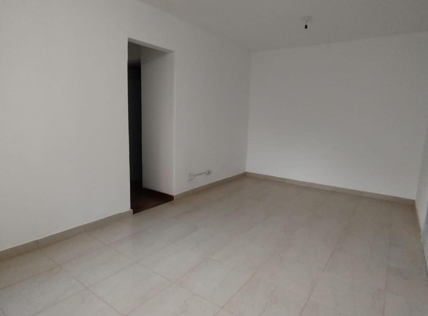 Foto de Dpto renovado amplias dimensiones 3 Dorm., imagen 5