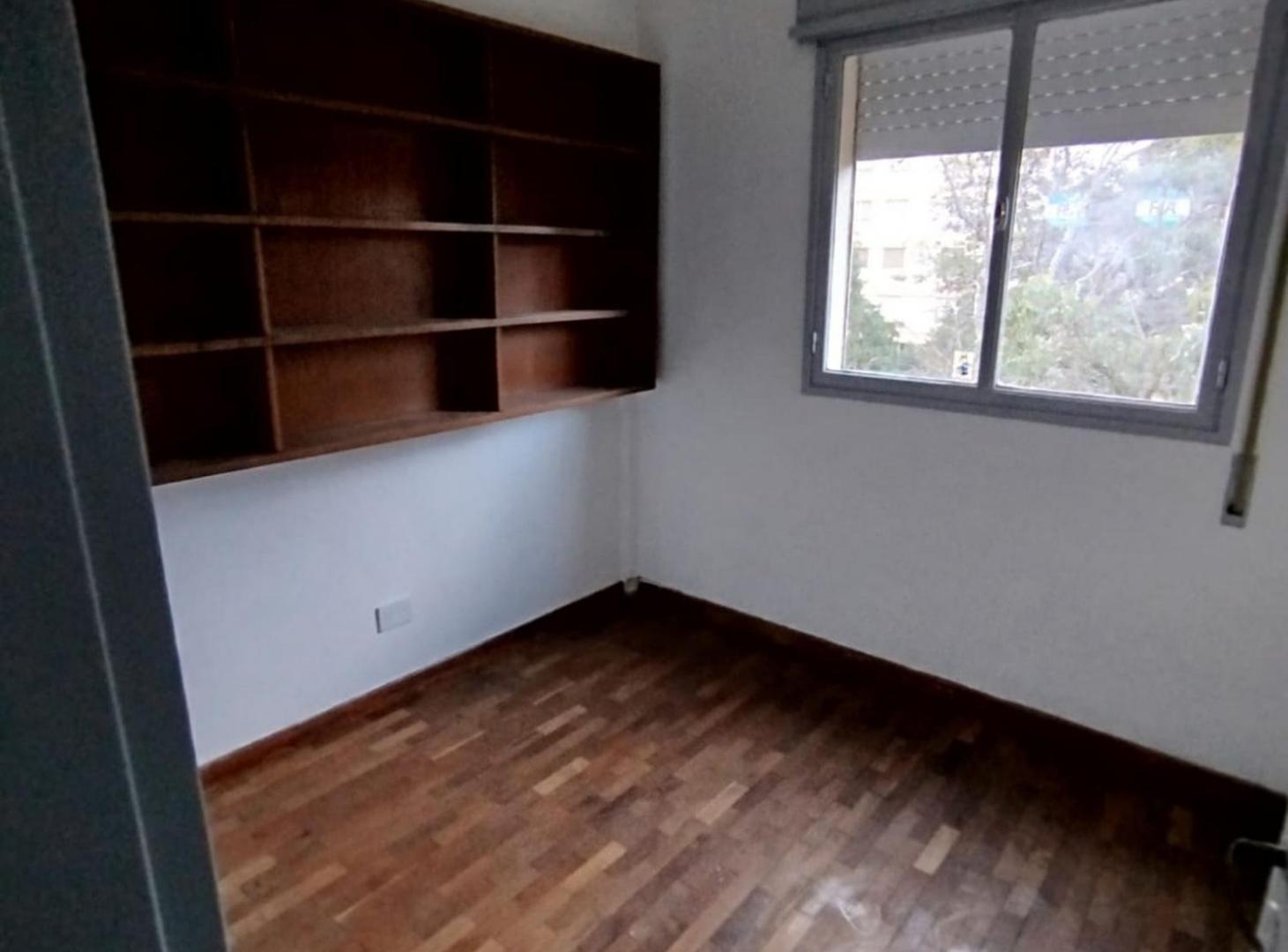 Foto de Dpto renovado amplias dimensiones 3 Dorm., imagen 4