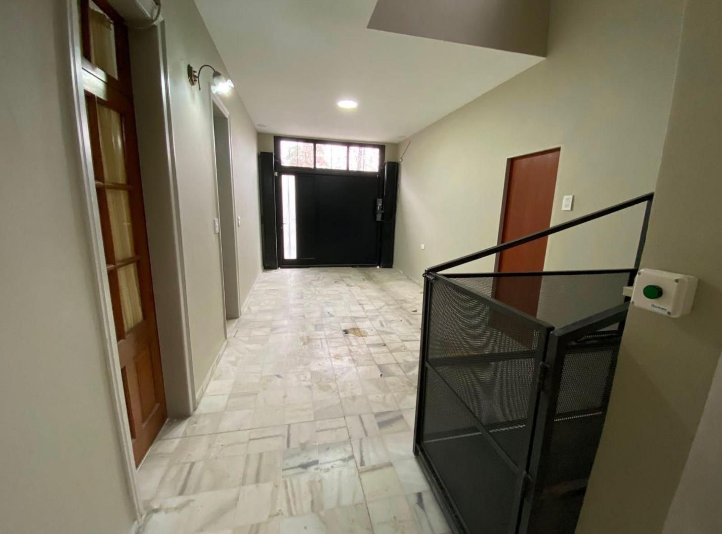 Foto de Casa de 4 dormitorios impecable en el Sur., imagen 3