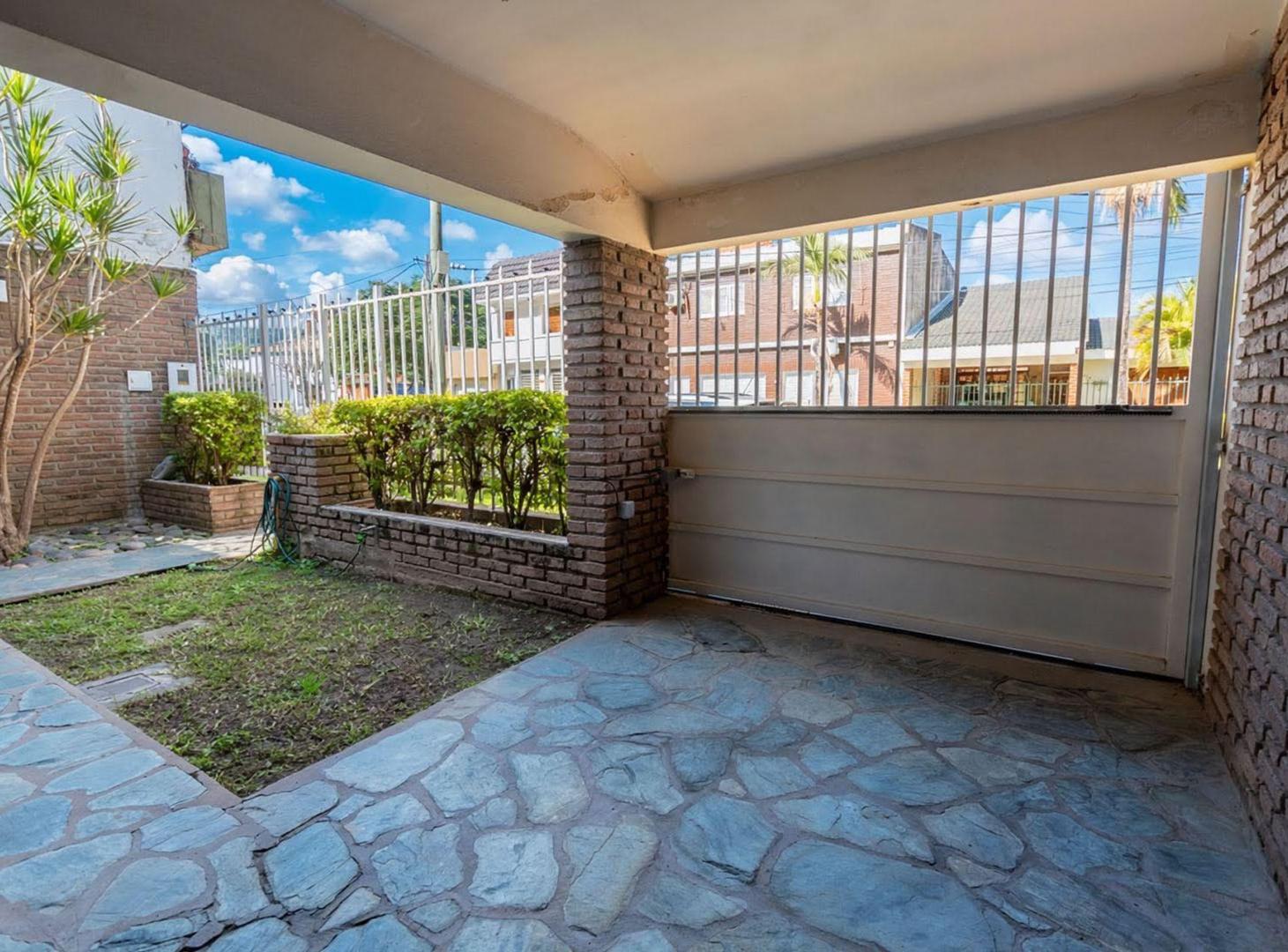 Foto de CASA DOS DORMITORIOS, COCHERA Y PATIO EN CANDIOTI, imagen 3