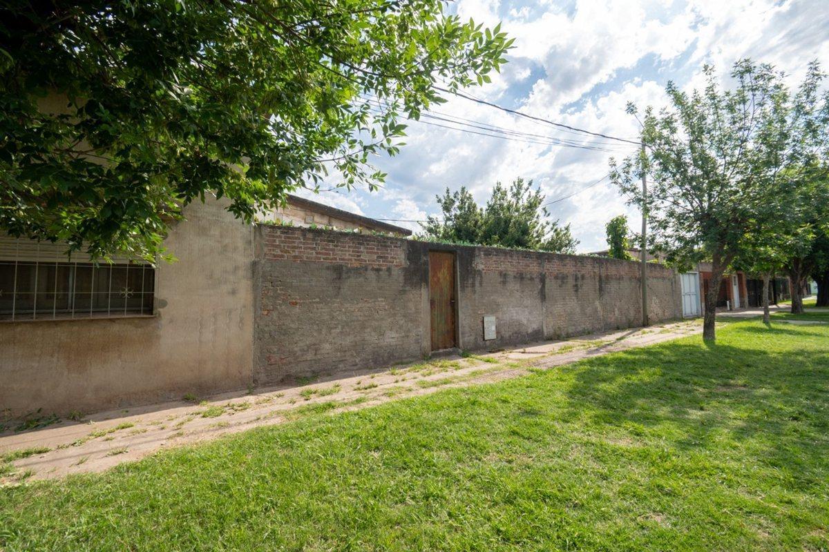 Foto de CASA EN SANTO TOME DE 3 DORMITORIOS Y PATIO, imagen 4