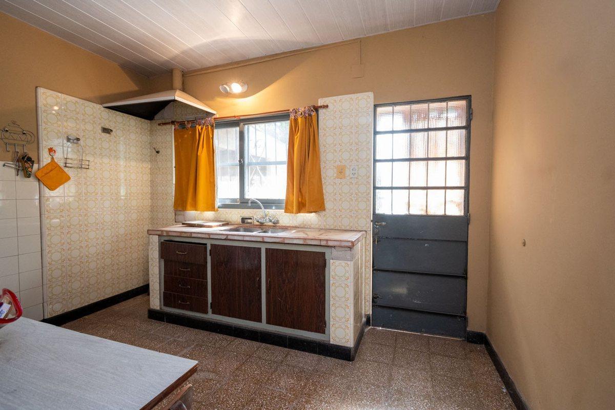 Foto de CASA EN SANTO TOME DE 3 DORMITORIOS Y PATIO, imagen 1