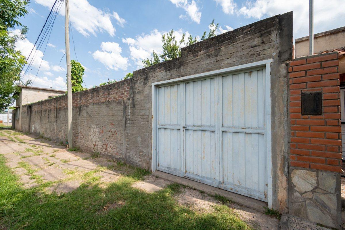 Foto de CASA EN SANTO TOME DE 3 DORMITORIOS Y PATIO, imagen 5