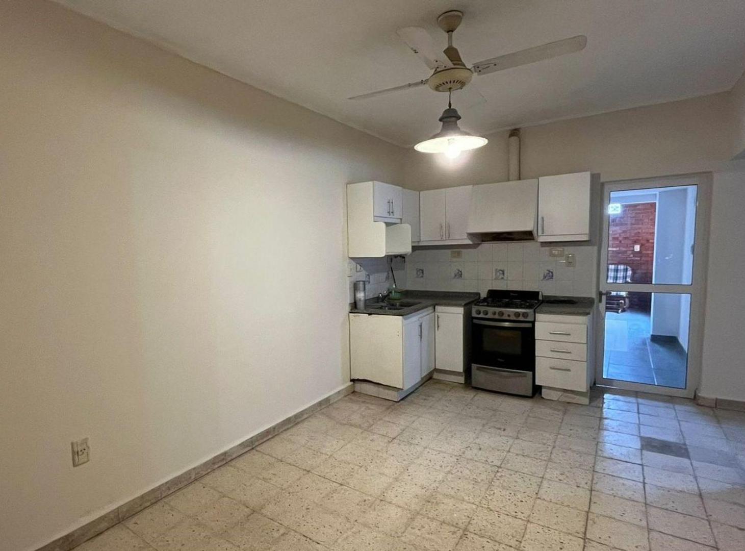 Foto de SE VENDE INTERNO SOBRE PASAJE MARSENGO, imagen 3