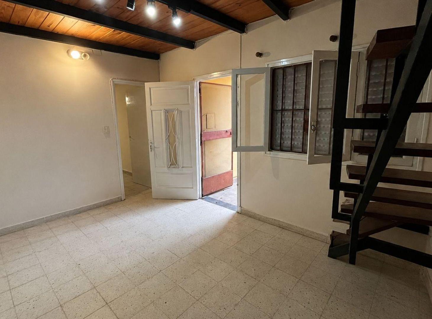 Foto de SE VENDE INTERNO SOBRE PASAJE MARSENGO, imagen 1