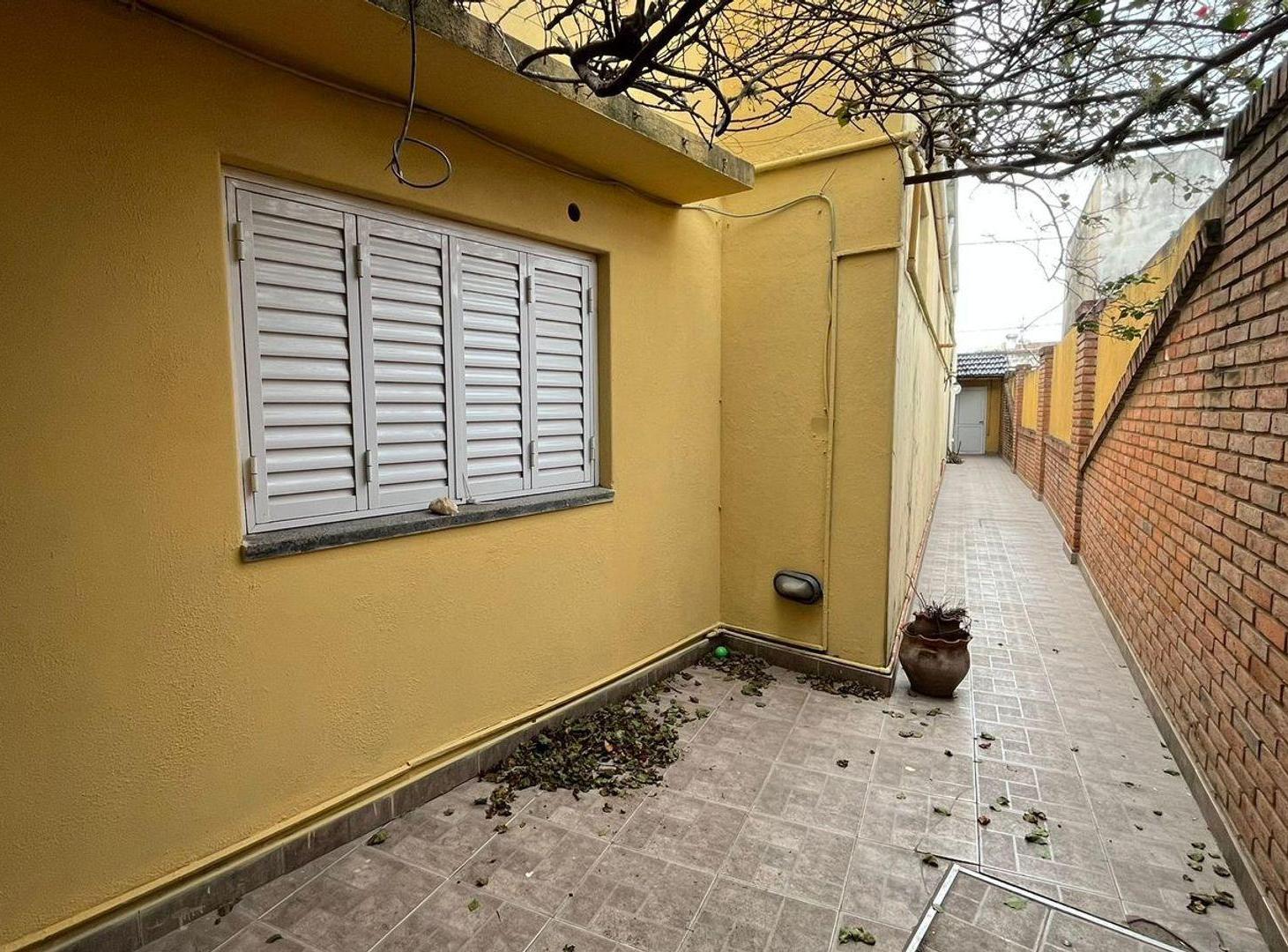 Foto de SE VENDE INTERNO SOBRE PASAJE MARSENGO, imagen 2