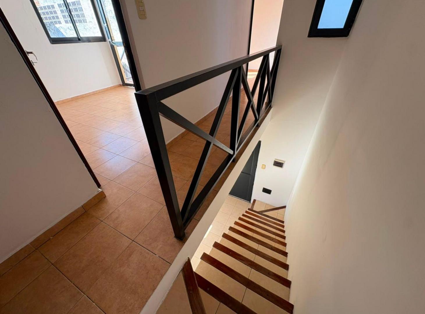 Foto de SE VENDE DUPLEX 2 DORM + COCHERA, SARGENTO CABRAL, imagen 3