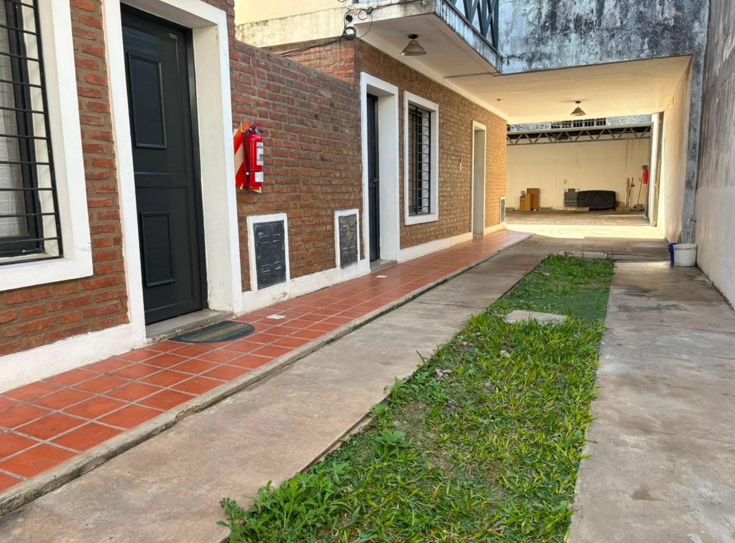 Foto de SE VENDE DUPLEX 2 DORM + COCHERA, SARGENTO CABRAL, imagen 1