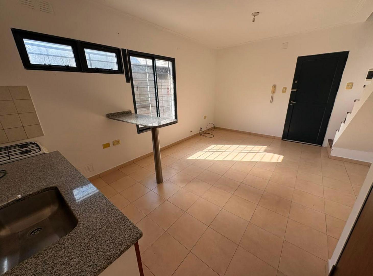 Foto de SE VENDE DUPLEX 2 DORM + COCHERA, SARGENTO CABRAL, imagen 4