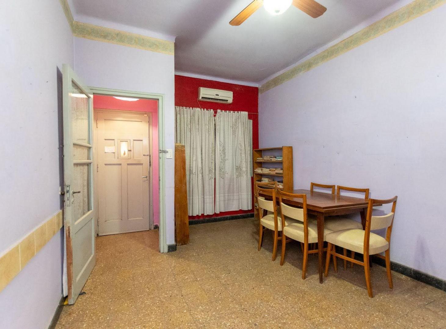 Foto de Casa al frente B° Candioti Sur, a Refaccionar., imagen 3