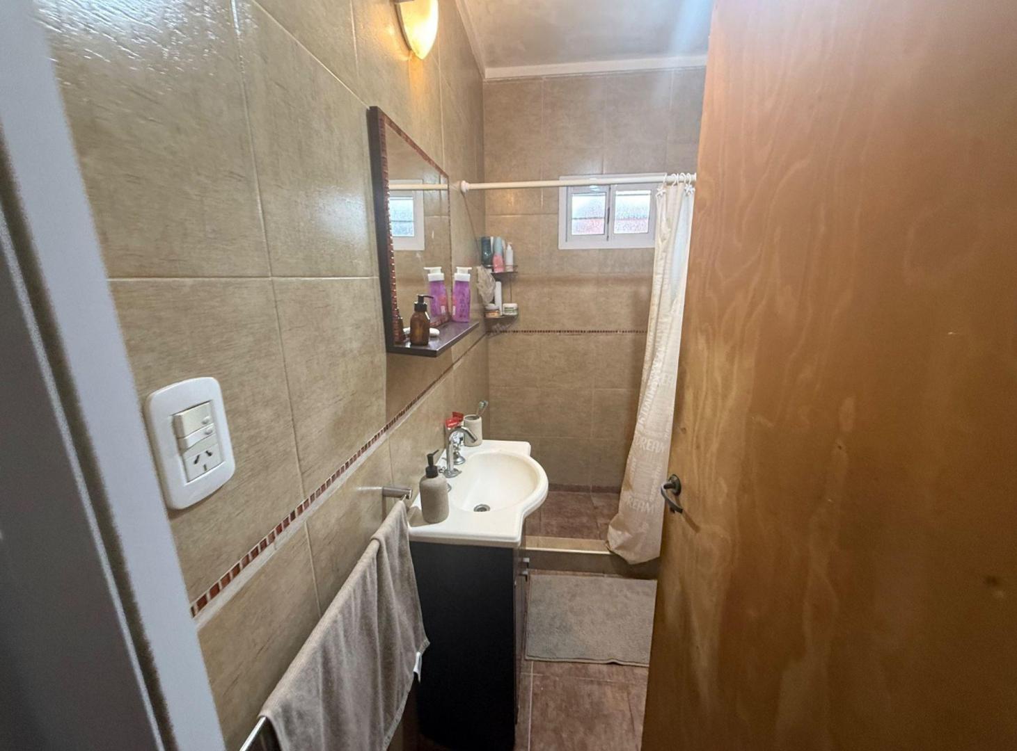 Foto de VENTA CASA MODERNA 2 DORMITORIOS COCHERA PATIO, imagen 4