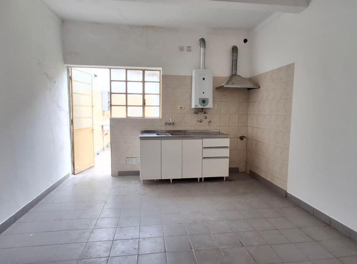 Foto de CASA CON PATIO A MTS DE GRAL. PAZ, imagen 2