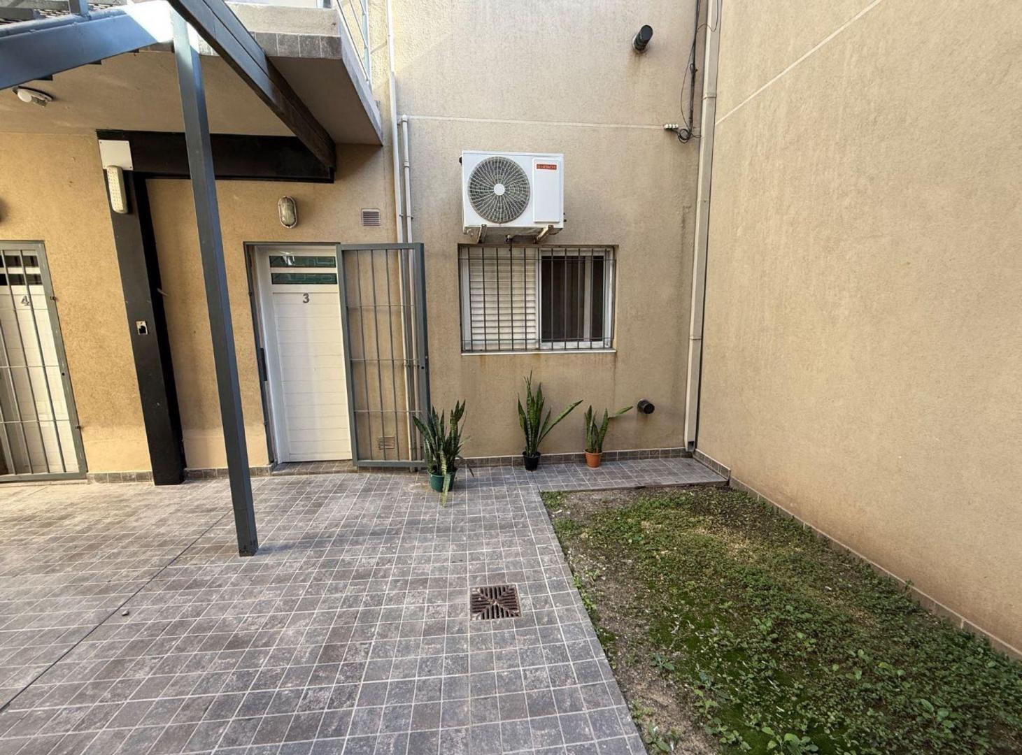 Foto de REMAX ALQUILA DPTO PB 1 D PATIO, AV GRAL PAZ 5451, imagen 3