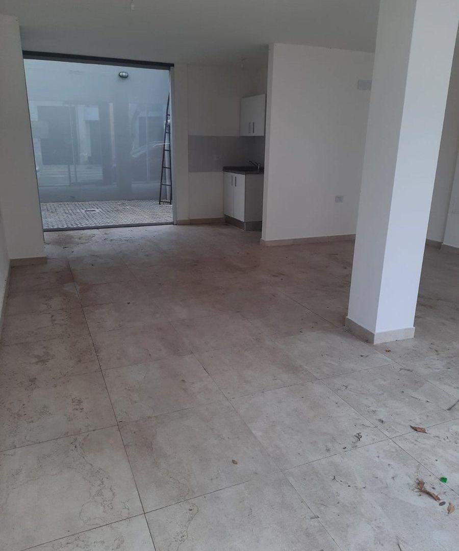 Foto de EN VENTA LOCAL COMERCIAL EN MACROCRENTRO, imagen 3
