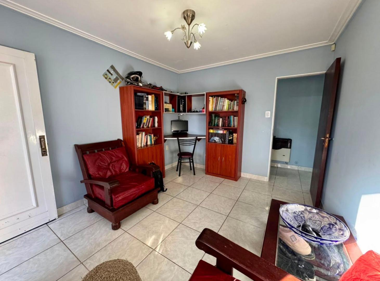 Foto de CASA EN VENTA DE 3 DORMITORIOS,COCHERA Y PATIO, imagen 4