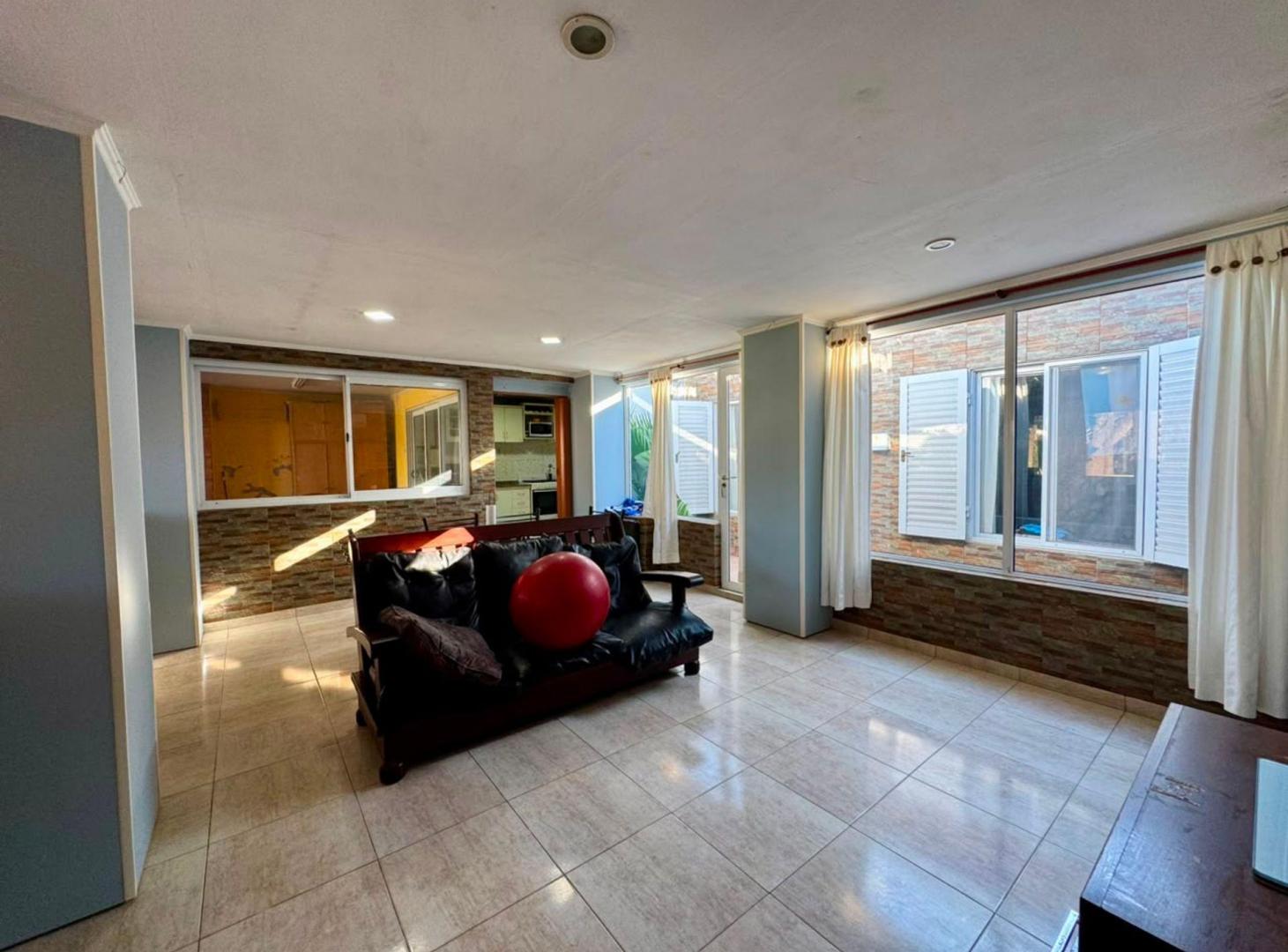 Foto de CASA EN VENTA DE 3 DORMITORIOS,COCHERA Y PATIO, imagen 5
