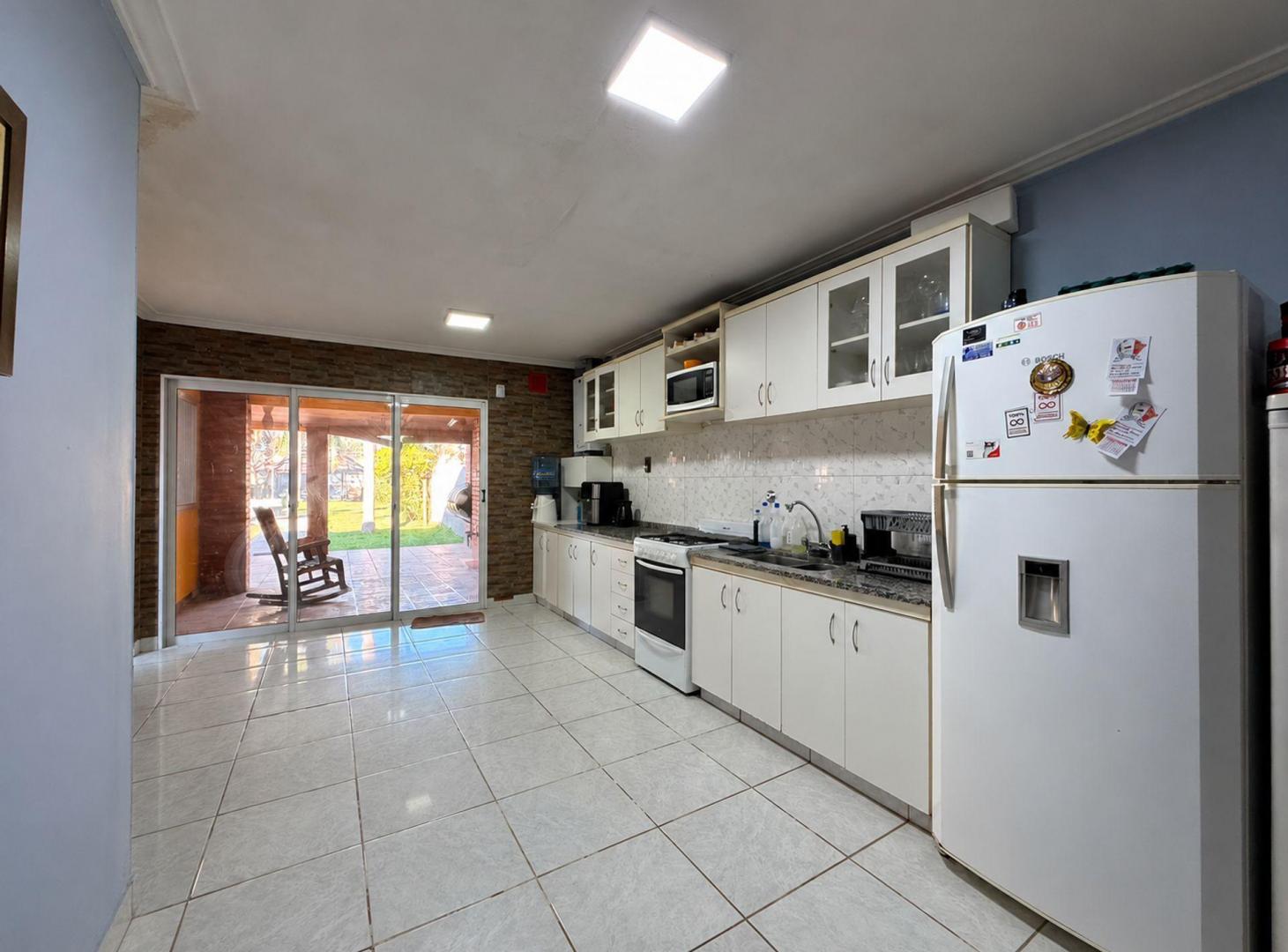 Foto de CASA EN VENTA DE 3 DORMITORIOS,COCHERA Y PATIO, imagen 2