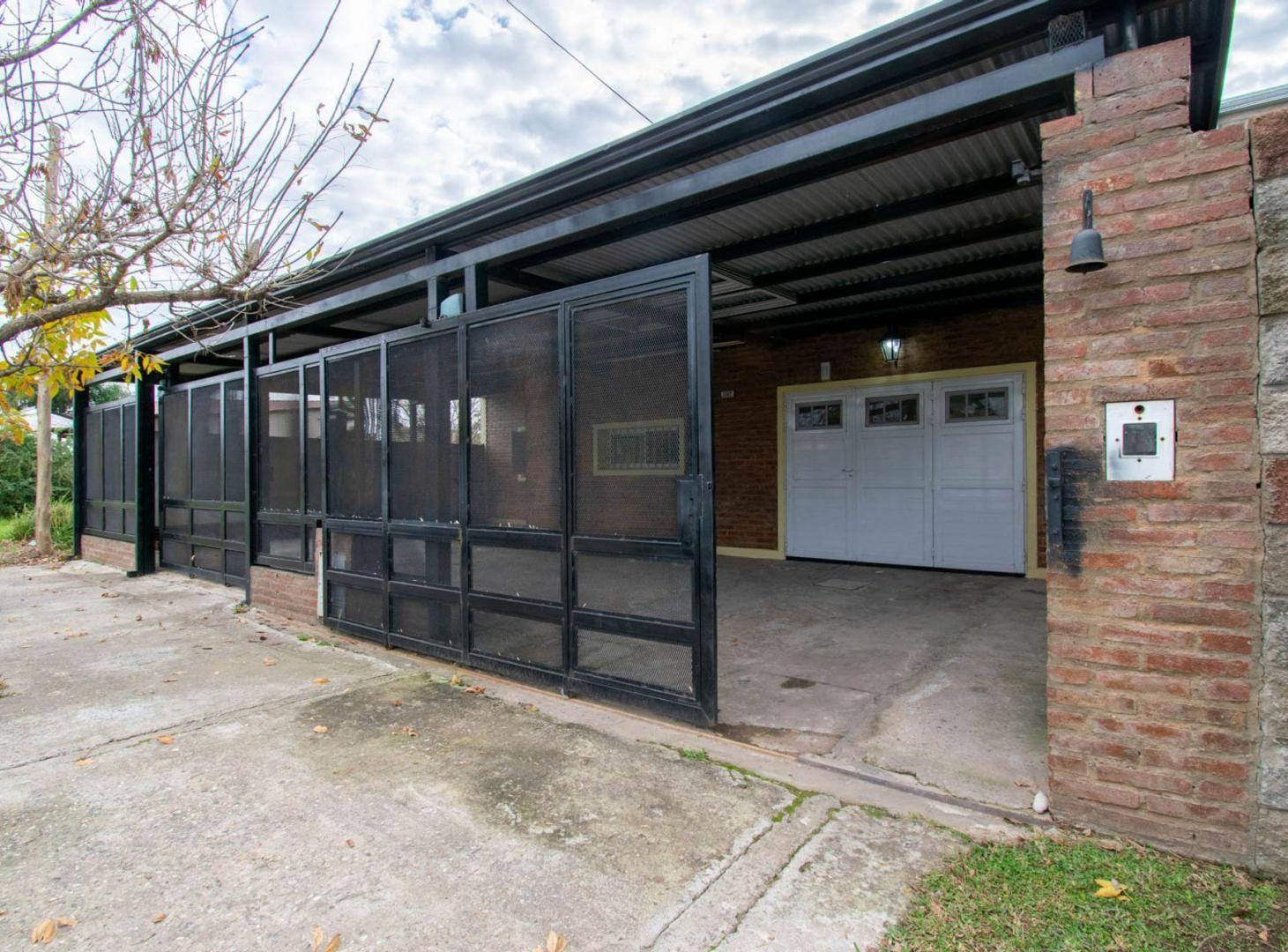 Foto de SE VENDE | Casa de 2 dorm. y pileta en Sauce Viejo, imagen 1