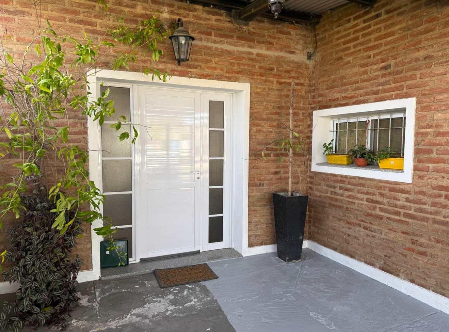 Foto de SE VENDE | Casa de 2 dorm. y pileta en Sauce Viejo, imagen 4