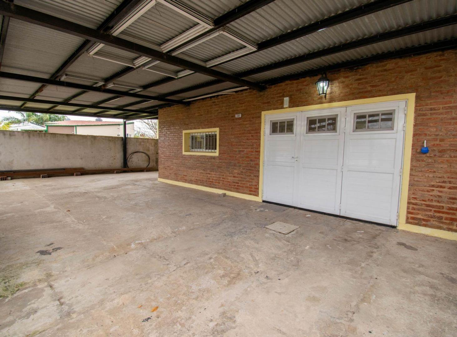 Foto de SE VENDE | Casa de 2 dorm. y pileta en Sauce Viejo, imagen 2