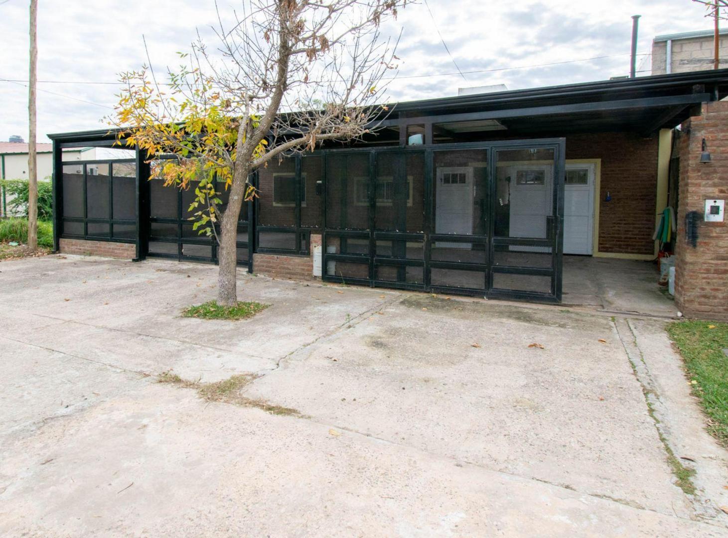 Foto de SE VENDE | Casa de 2 dorm. y pileta en Sauce Viejo, imagen 3