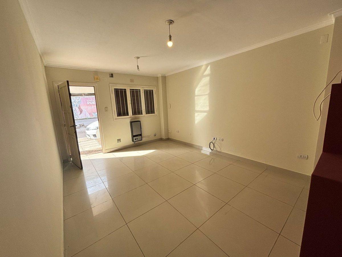 Foto de Dúplex con cochera en venta – Zazpe y Cruz Roja, imagen 2