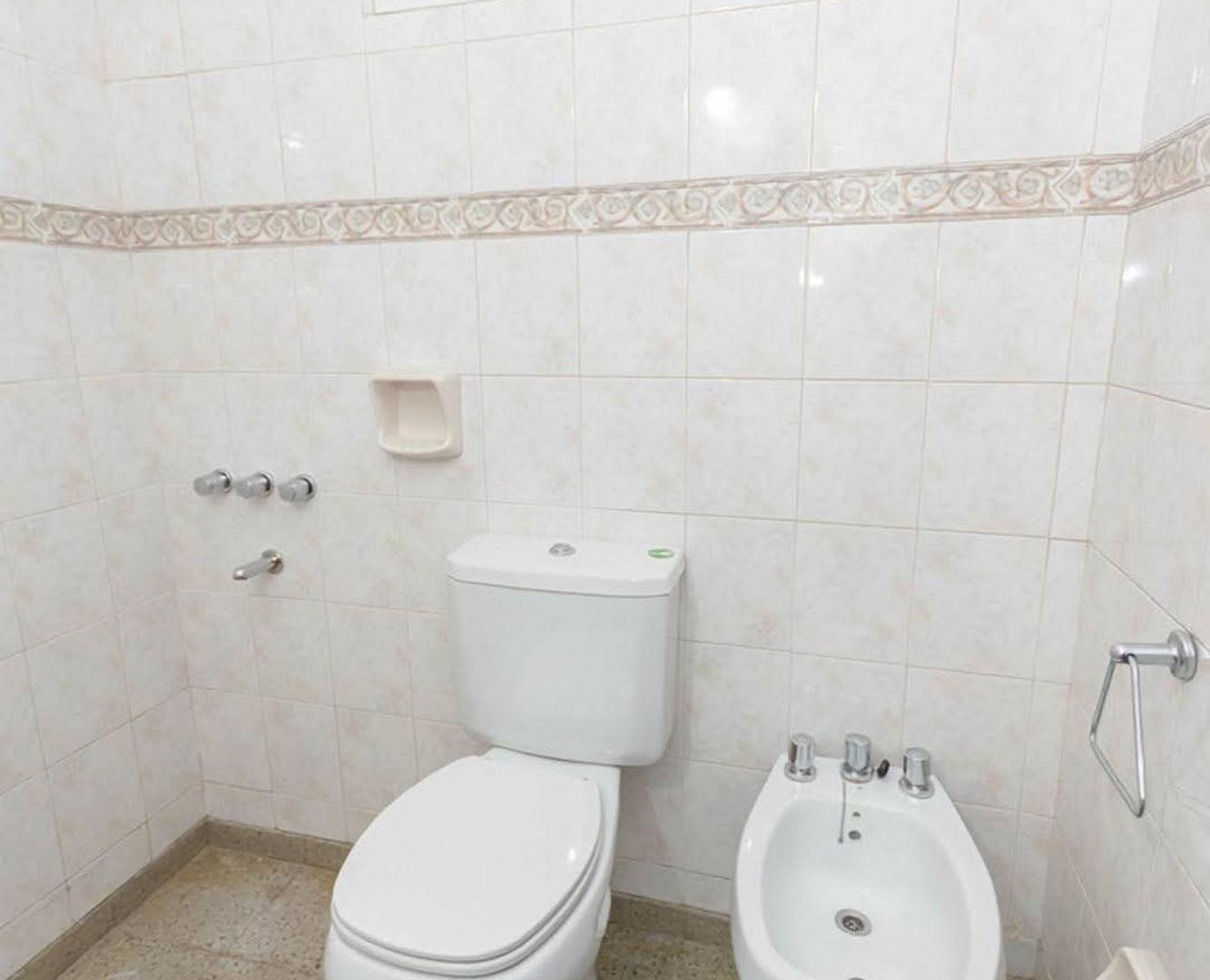 Foto de CASA EN VENTA 4 DORMITORIOS Y EXCELENTE UBICACIÓN, imagen 4