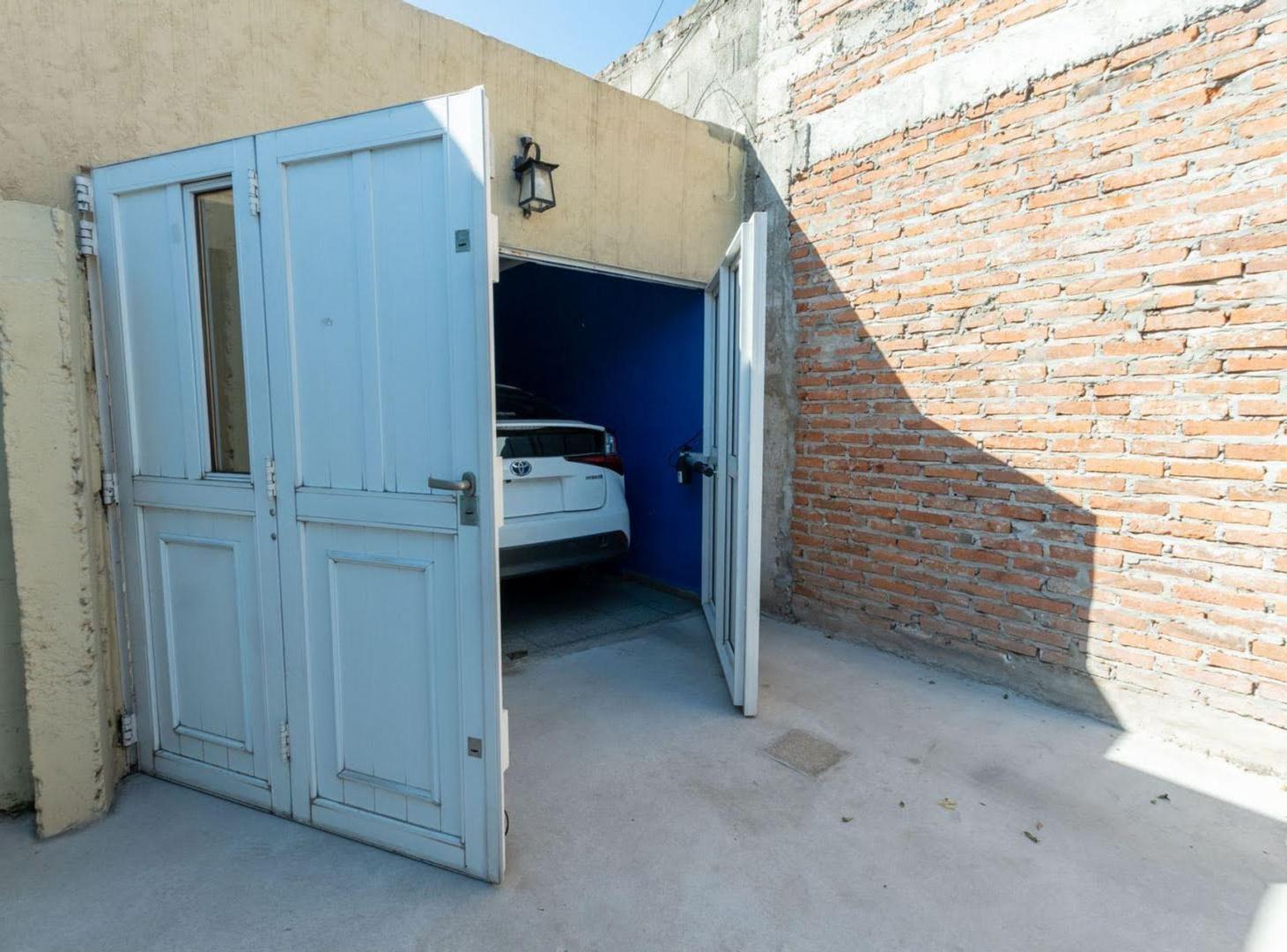 Foto de CASA EN VENTA 4 DORMITORIOS Y EXCELENTE UBICACIÓN, imagen 2