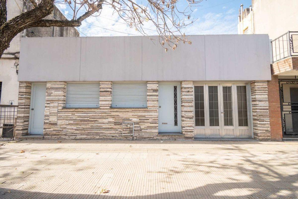 Foto de Casa de 4 dorm con cochera a mts de la Legislatura, imagen 1