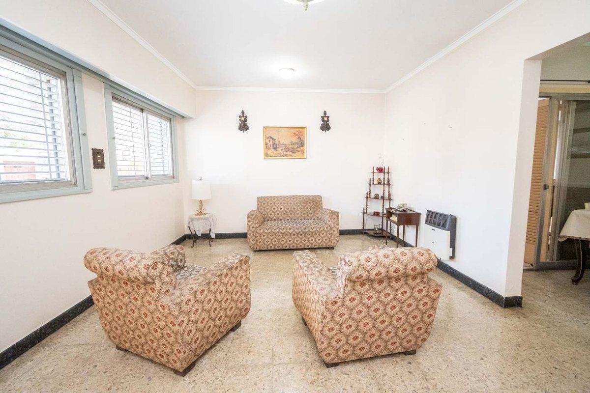 Foto de Casa de 4 dorm con cochera a mts de la Legislatura, imagen 3
